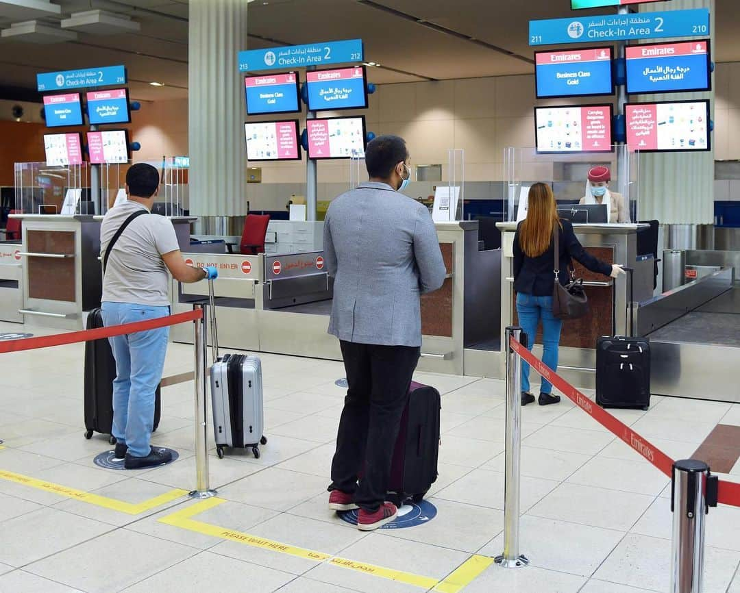 エミレーツ航空さんのインスタグラム写真 - (エミレーツ航空Instagram)「Emirates and the Dubai Health Authority signed a MoU which aims to position Dubai as one of the world’s first cities to implement digital verification of traveller medical records related to COVID-19 testing and vaccination.  Under the MoU, Emirates and @DHA_Dubai will work to link the IT systems of DHA-approved laboratories with Emirates’ reservations and check-in systems to enable the efficient sharing, storing and verification of passenger health information related to COVID-19 infection, testing and vaccination, all in a secure and legally compliant manner.  #FlySaferWithEmirates #FlyEmiratesFlyBetter #EmiratesAirline @DXB」2月26日 0時01分 - emirates