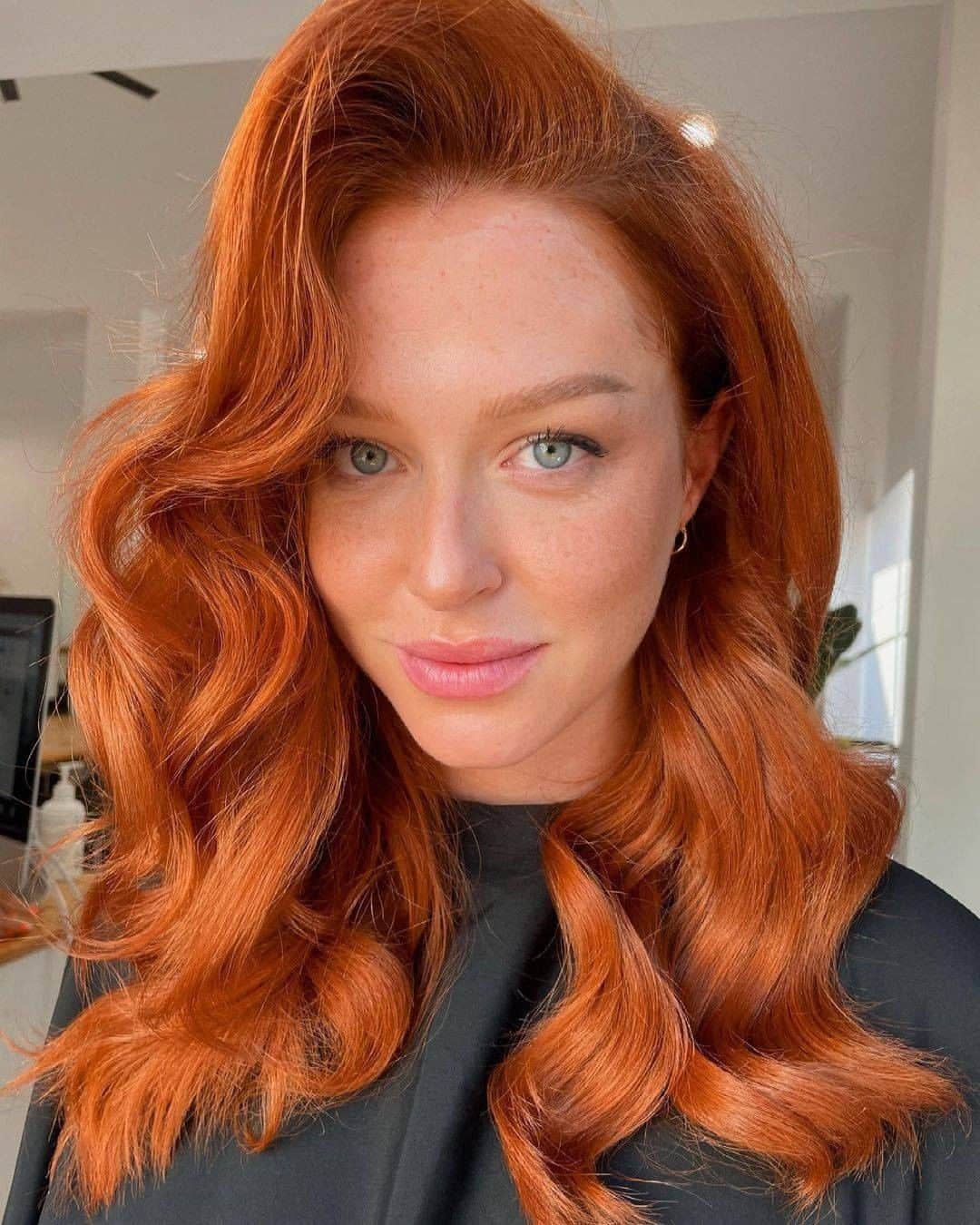 ghd hairさんのインスタグラム写真 - (ghd hairInstagram)「All of our tools operate at 185°C, why? 👉 our lab have identified this at the optimum temperature for styling that lasts, with less damage. This wave and colour combo is unreal 😍 Styled using ghd classic curl tong 👑 @bel_pipsqueekinsaigon   #ghd #ghdhairpro #hairgoals #redhair #ghdclassiccurltong #hollywoodwaves #hairenvy」2月25日 23時55分 - ghdhair