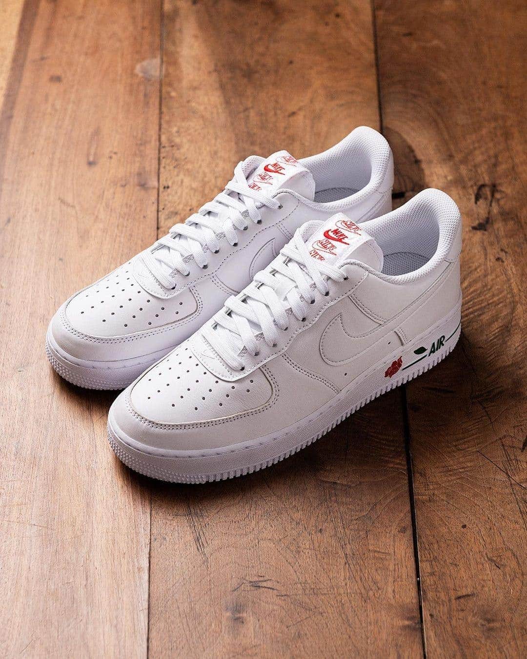 Foot Lockerのインスタグラム：「Have a #Nike Day with a Rose on the side 🌹 Air Force 1 LX is now available online and in select stores!」