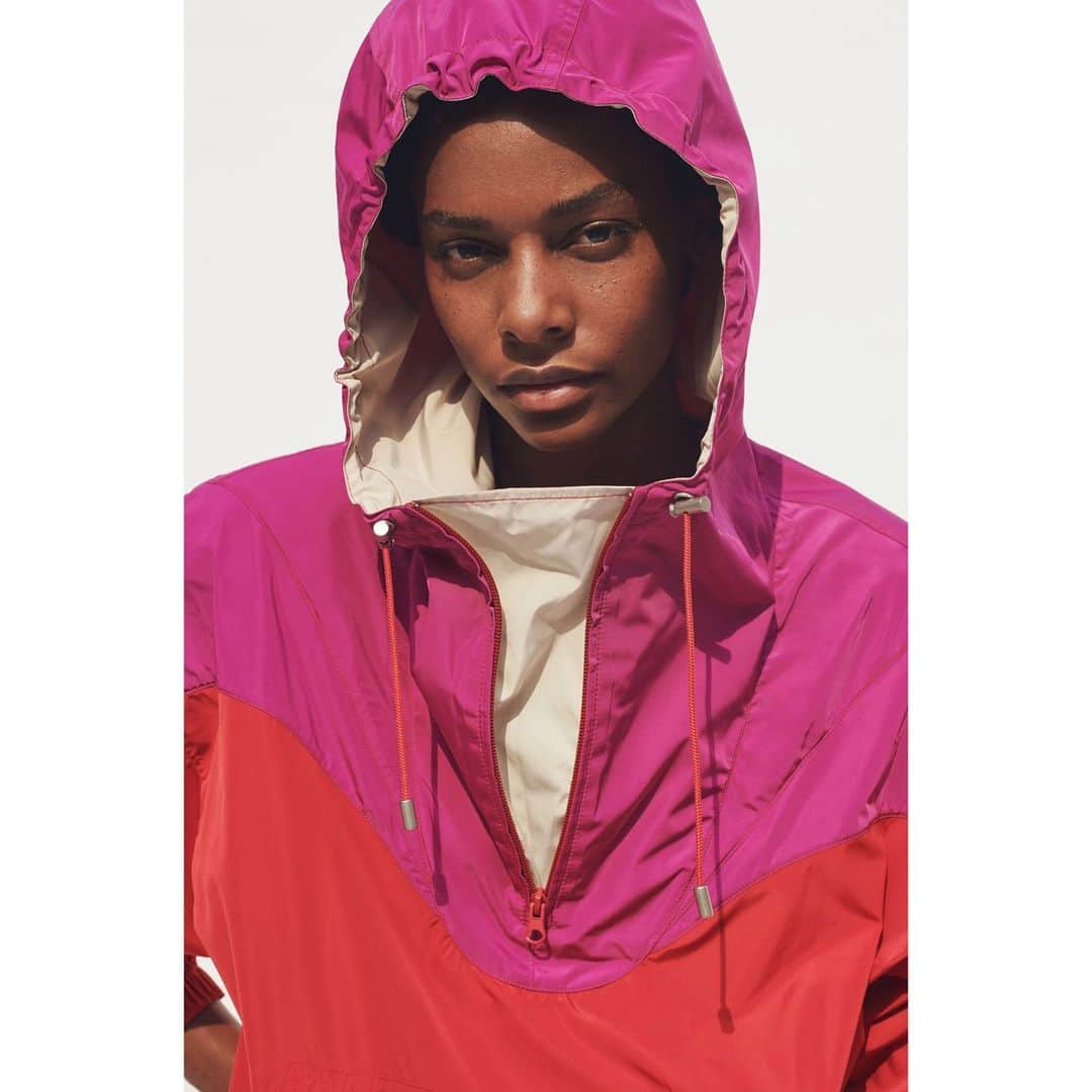 のインスタグラム：「Étoile Spring-Summer 2021  @karlyloyce captured wearing an Étoile SS21 look including the Richili jacket.  Discover more through the link in bio  #IsabelMarantÉtoile #IsabelMarant」