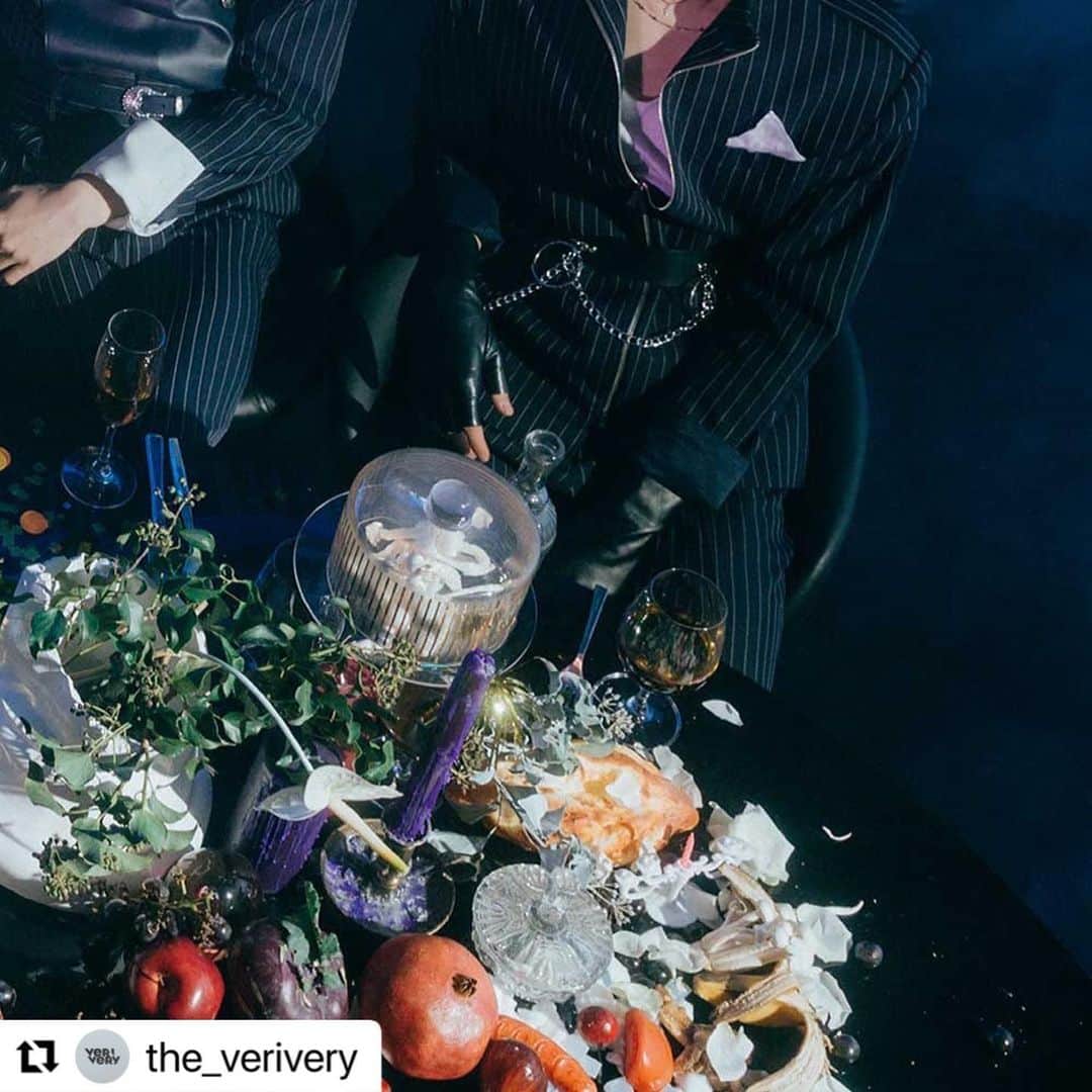 のインスタグラム：「#Repost @the_verivery with @make_repost ・・・ VERIVERY 2nd SINGLE ALBUM  SERIES ‘O’ ROUND 1 : HALL  OFFICIAL PHOTO  2021. 03. 02 6PM (KST) Release  #VERIVERY #베리베리 #VRVR #SERIES_O #ROUND1HALL #20210302_6PM」