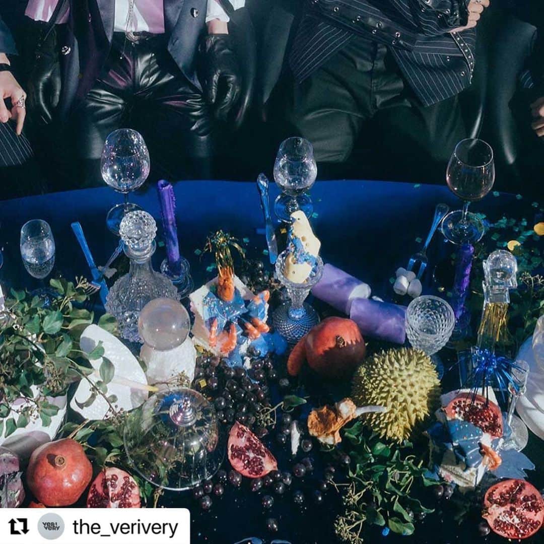 のインスタグラム：「#Repost @the_verivery with @make_repost ・・・ VERIVERY 2nd SINGLE ALBUM  SERIES ‘O’ ROUND 1 : HALL  OFFICIAL PHOTO  2021. 03. 02 6PM (KST) Release  #VERIVERY #베리베리 #VRVR #SERIES_O #ROUND1HALL #20210302_6PM」