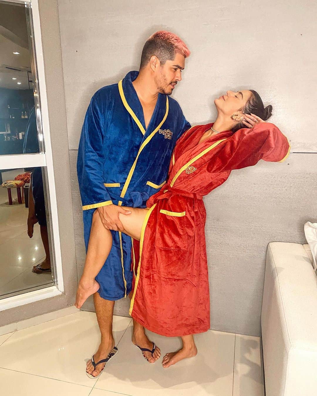 Gabriela Salesのインスタグラム：「Me chama de líder e me joga no paredão」
