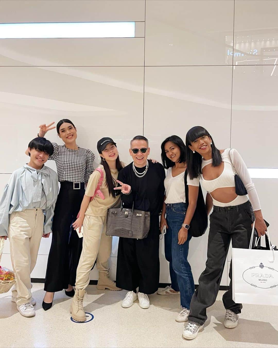 GYEON SEOのインスタグラム：「_* 🧧💸🧧💸🧧💸 . . คนที่โชคดีที่สุดคือ @hunz_iph 😒🤭 #แม่แจกแต๊ะเอีย」