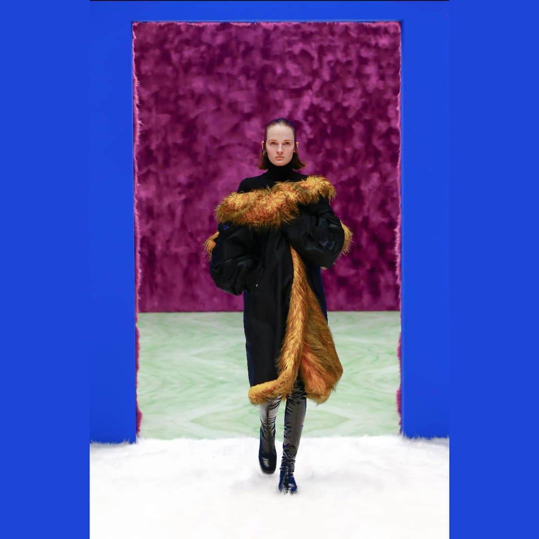 アンナ・デッロ・ルッソさんのインスタグラム写真 - (アンナ・デッロ・ルッソInstagram)「@prada  Women’s Fashion Show FW21 ✨✨ by Miuccia Prada and Raf Simons」2月26日 0時20分 - annadellorusso
