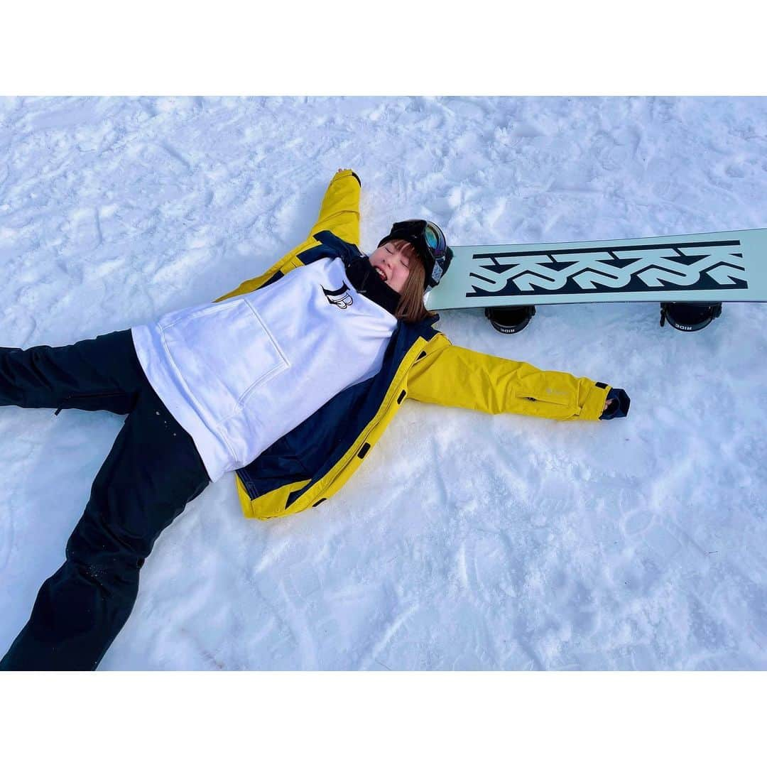 ゆい/スターリーズさんのインスタグラム写真 - (ゆい/スターリーズInstagram)「今年２回目のスノボ🏂。 黄色のウェア似合ってる？🥺  あーてかめっちゃ写真貼りたいけど しつこいでな。」2月26日 0時28分 - yui_starys