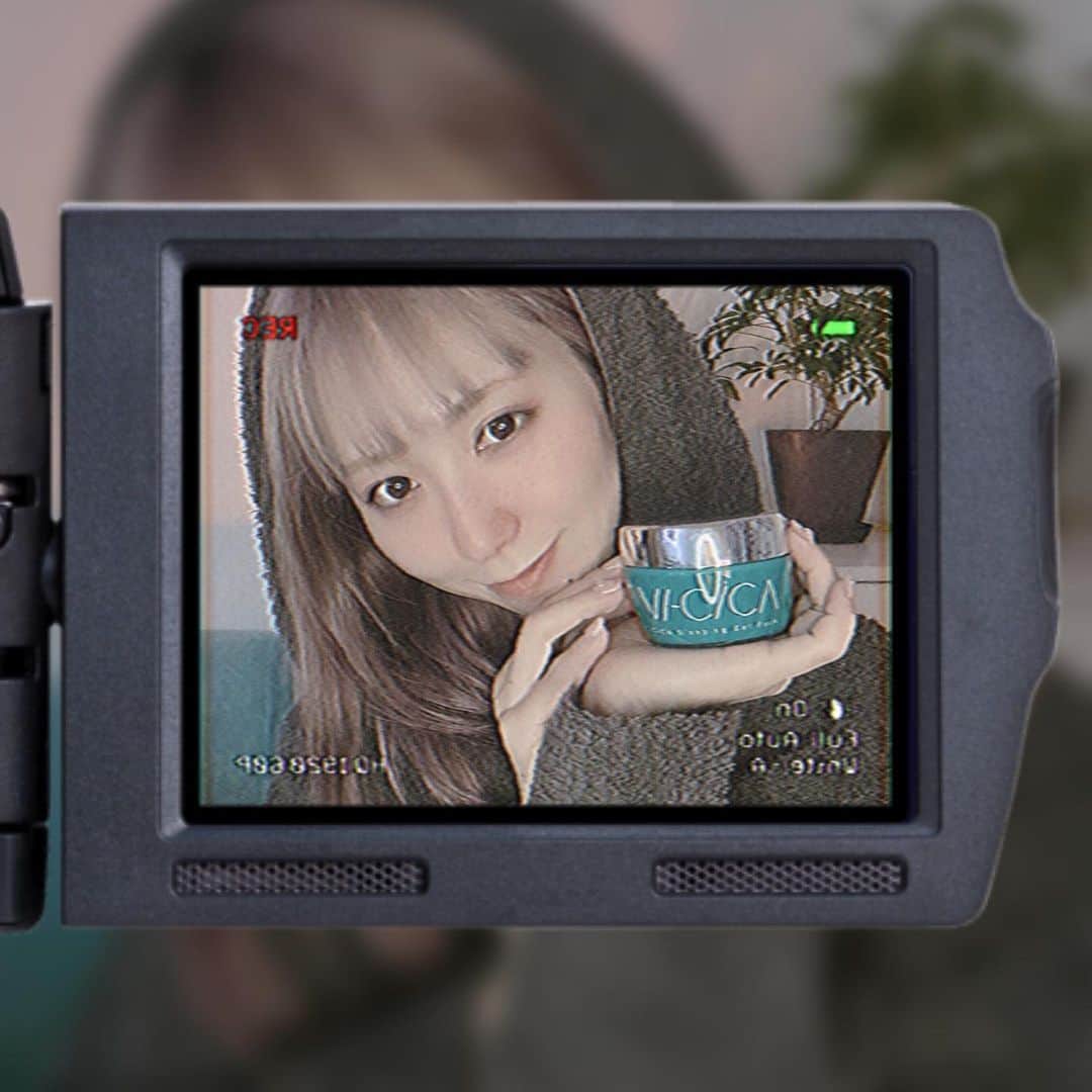 杉山優華のインスタグラム：「🍃🍃🍃 . . . . @ans_official さんから スリーピングジェルパックいただきました🥺 . . スキンケアの一番最後に塗るねんけど、朝まで保湿されててちゅるちゅるでいい感じ🥺🍃 . . . 最近花粉でフェイスラインざらついててんけど このジェルパックで改善されたし ハリツヤも出て素晴らし い😳 . 頑張ってケアするぞ〜☺️ . . あとプレゼントでUVジェルのLULUAもいただきました😳ジェルのタイプ初めて使うや！楽しみです、ありがとうございました🥺✨ . . URLはこちら💁‍♀️ https://item.rakuten.co.jp/compshop/vi-cica_80/  #VICICA #vicica #PR #スリーピングジェルパック #シカ #cica #ツボクサエキス #ターンオーバー #美肌ケア #スキンケア #熟睡b #美白ケア #保湿ケア」