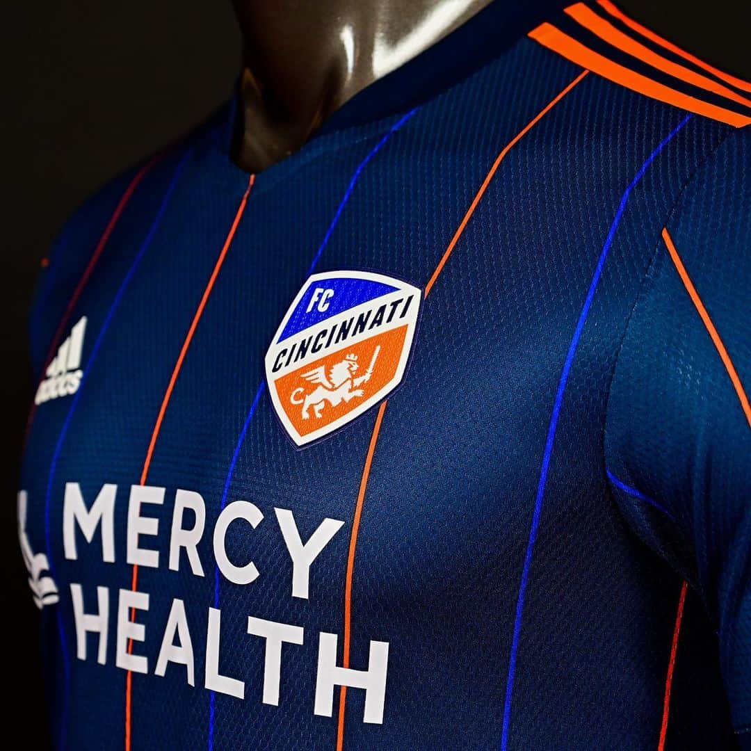 Major League Soccerのインスタグラム：「🔷 DYNAMIC 🔶 @fccincinnati’s 2021 primary jersey has arrived!」