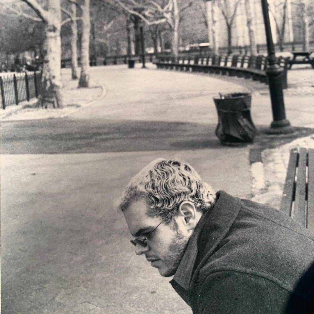 ジョシュ・ギャッドさんのインスタグラム写真 - (ジョシュ・ギャッドInstagram)「#tbt - moody 20’s as shot by my buddy and college roommate @kravetzcreative with frosted tips inspired by @eminem」2月26日 0時52分 - joshgad