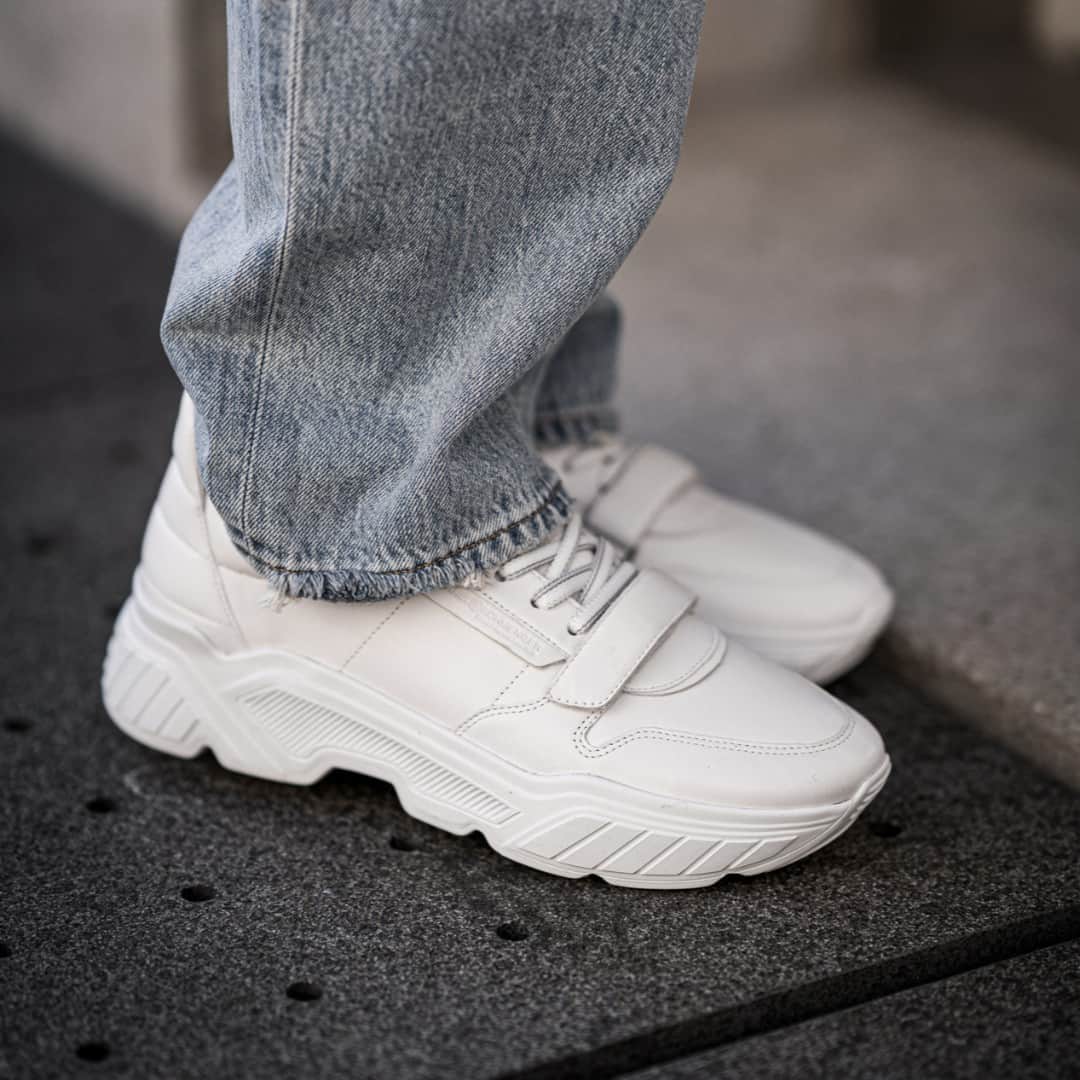 ケンネル&シュメンガーのインスタグラム：「all white BOOM sneakers. #kennelundschmenger #sustainable #handmade #madeingermany #springsummer #shoemaking」