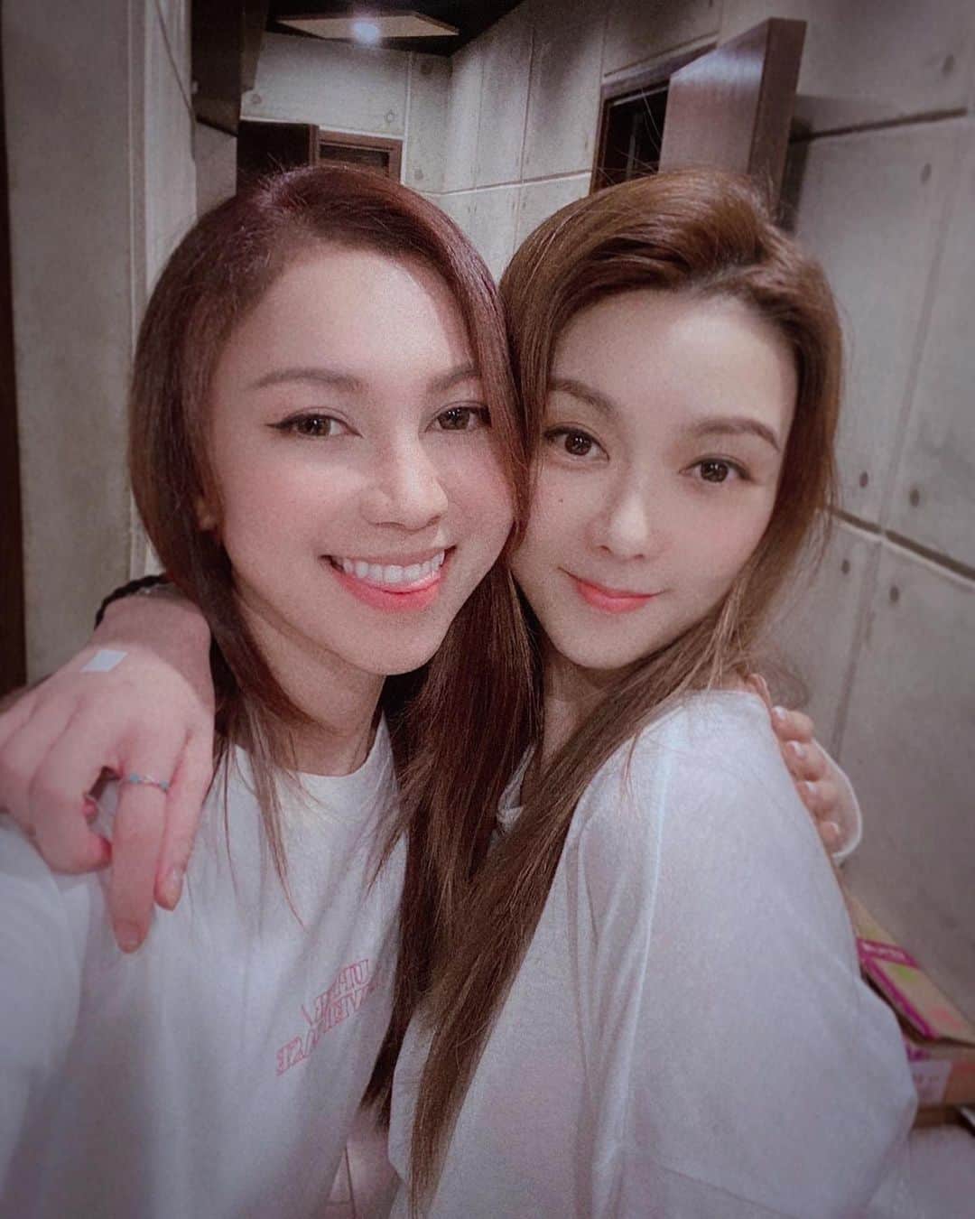 フィオナ・シットのインスタグラム：「Doing something exciting with this babe @agaseen」