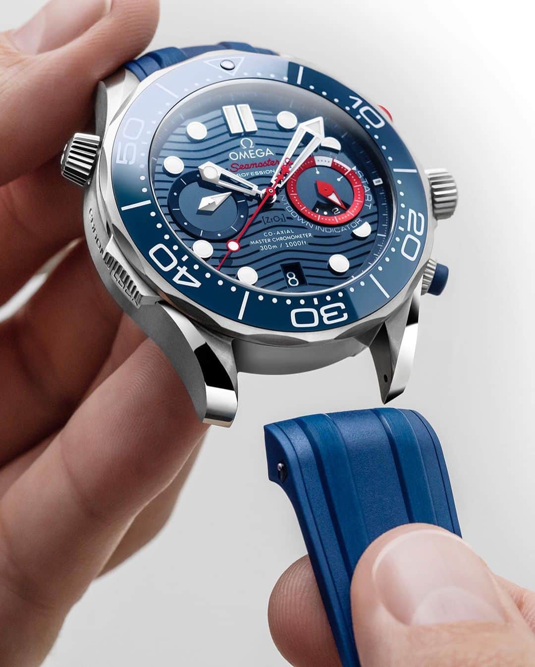 オメガのインスタグラム：「#OMEGAOfficialTimekeeper / #AC36 Check out our #SeamasterDiver race-ready chronograph, with soft-touch pushers, regatta countdown ring and new interchangeable bracelet.」