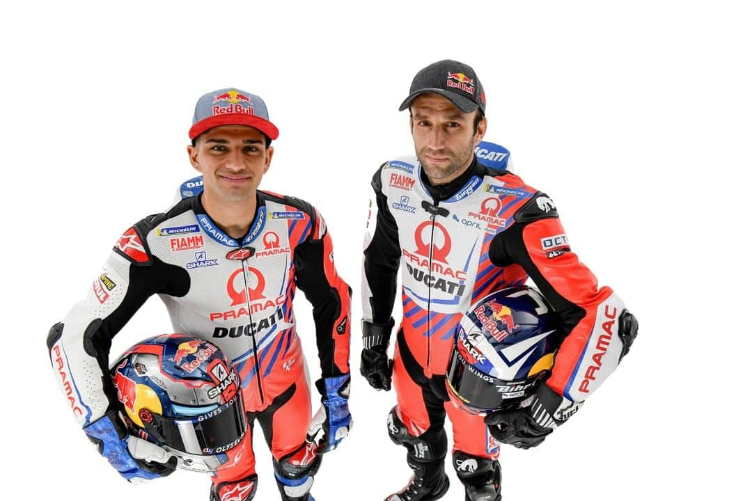 MotoGPさんのインスタグラム写真 - (MotoGPInstagram)「Your first look at the all new @pramacracing line-up! ✨ @johannzarco and @88jorgemartin carry the team's hopes in 2021! 💪 #JZ5 #JM89 #MotoGP #Motorsport #Motorcycle #Racing」2月26日 1時00分 - motogp