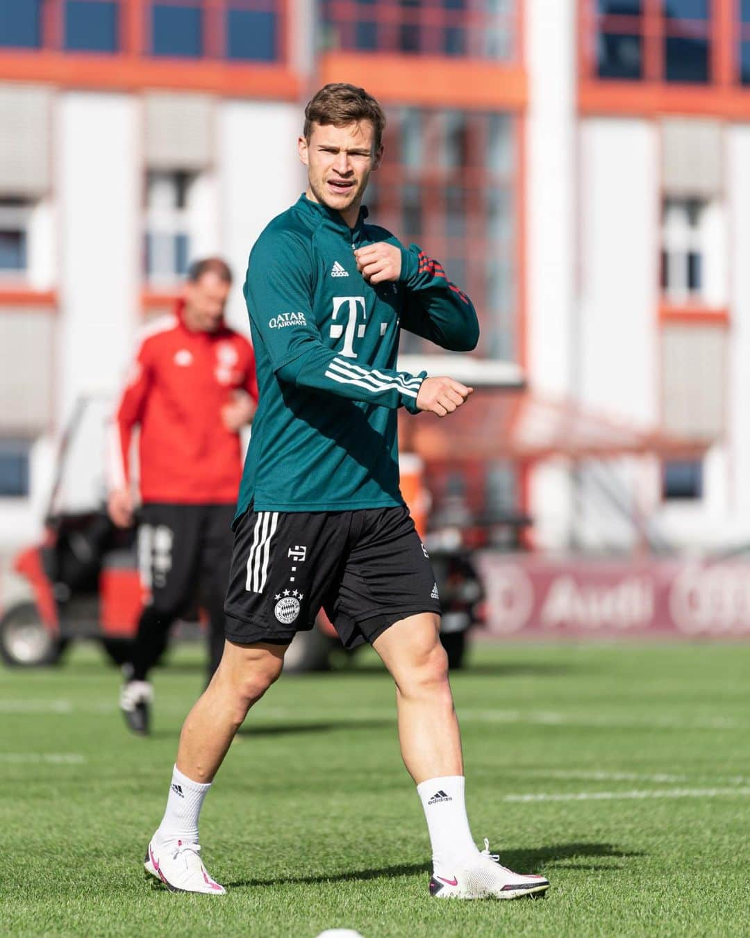 バイエルン・ミュンヘンさんのインスタグラム写真 - (バイエルン・ミュンヘンInstagram)「Back to work! 💪🏼 @jok_32   #packmas #FCBayern #MiaSanMia」2月26日 1時18分 - fcbayern