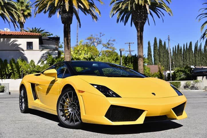 Dirk A. Productionsのインスタグラム：「🚨WHO’S TAKING IT? • 2011 Lamborghini Gallardo LP 550-2 Bicolore • 24,493 miles • Priced to sell (See below to contact for price) • Statewide & Worldwide Shipping Ready INTERESTED? DM or TEXT (424) 256-6861」