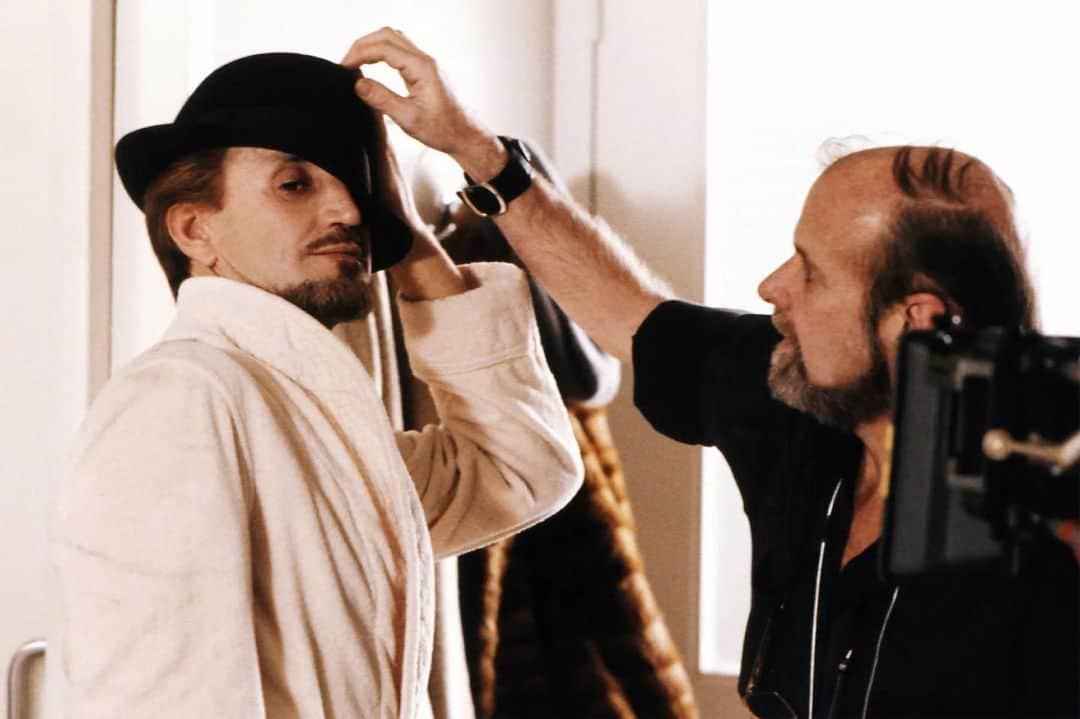 ザックポーゼンさんのインスタグラム写真 - (ザックポーゼンInstagram)「“If you think you can do better, then do better. Don't compete with anyone; just yourself.” - #BobFosse  Carefully Adjusting Roy’s hat while directing his masterpiece movie #allthatjazz」2月26日 1時29分 - zacposen