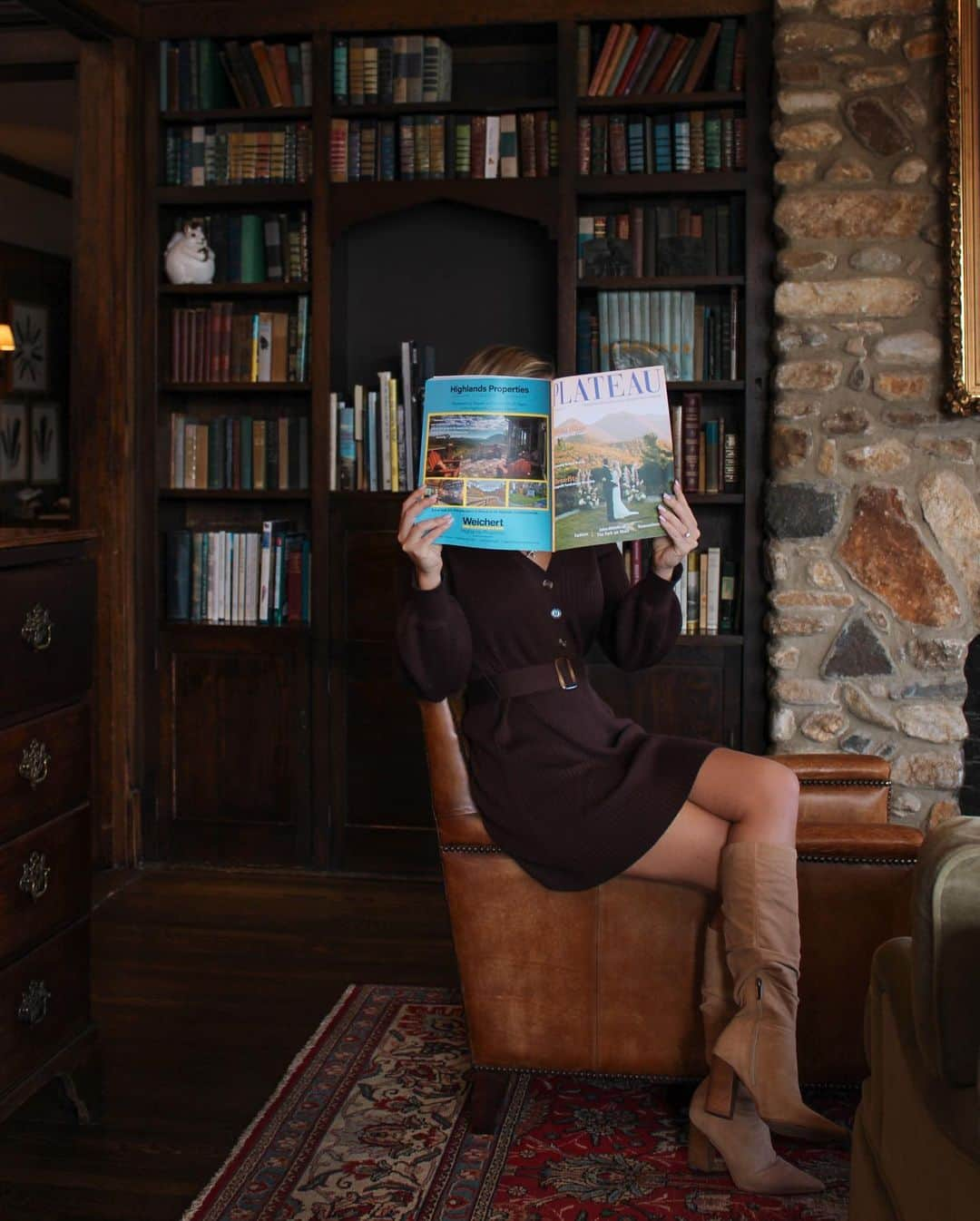 サシャ・カリスさんのインスタグラム写真 - (サシャ・カリスInstagram)「I LOVE a good 📖 📚 ♥️ Have y’all read anything good lately? Taking recommendations for a new read 🥰  P.s. Boots are more than 50% off! Linked here  http://liketk.it/39aF6 #liketkit @liketoknow.it #LTKSeasonal #StayHomeWithLTK #LTKtravel Shop your screenshot of this pic with the LIKEtoKNOW.it shopping app」2月26日 1時32分 - _bahamasgirl_