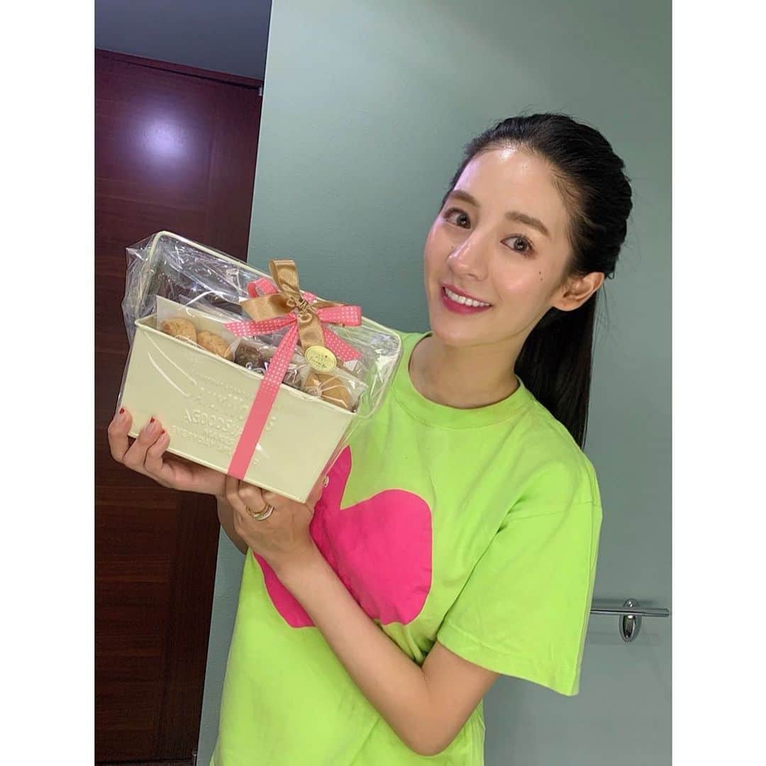 立花陽香さんのインスタグラム写真 - (立花陽香Instagram)「りえママから頂いたお菓子🍪🍫🍬 みゆちゃんと、サウナーの小出さんと、美味しく頂きました。ありがとうございました💖💖 #happy #teatime」2月26日 1時35分 - haruka_4