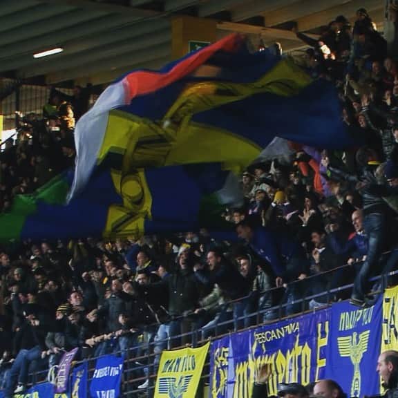 エラス・ヴェローナFCのインスタグラム：「All’ultimo secondo. Non un semplice ricordo: una scintilla, un’emozione 💛💙  🗓 9 febbraio 2014 | #VeronaJuve 2-2  #ThrowbackThursday #HVStory」
