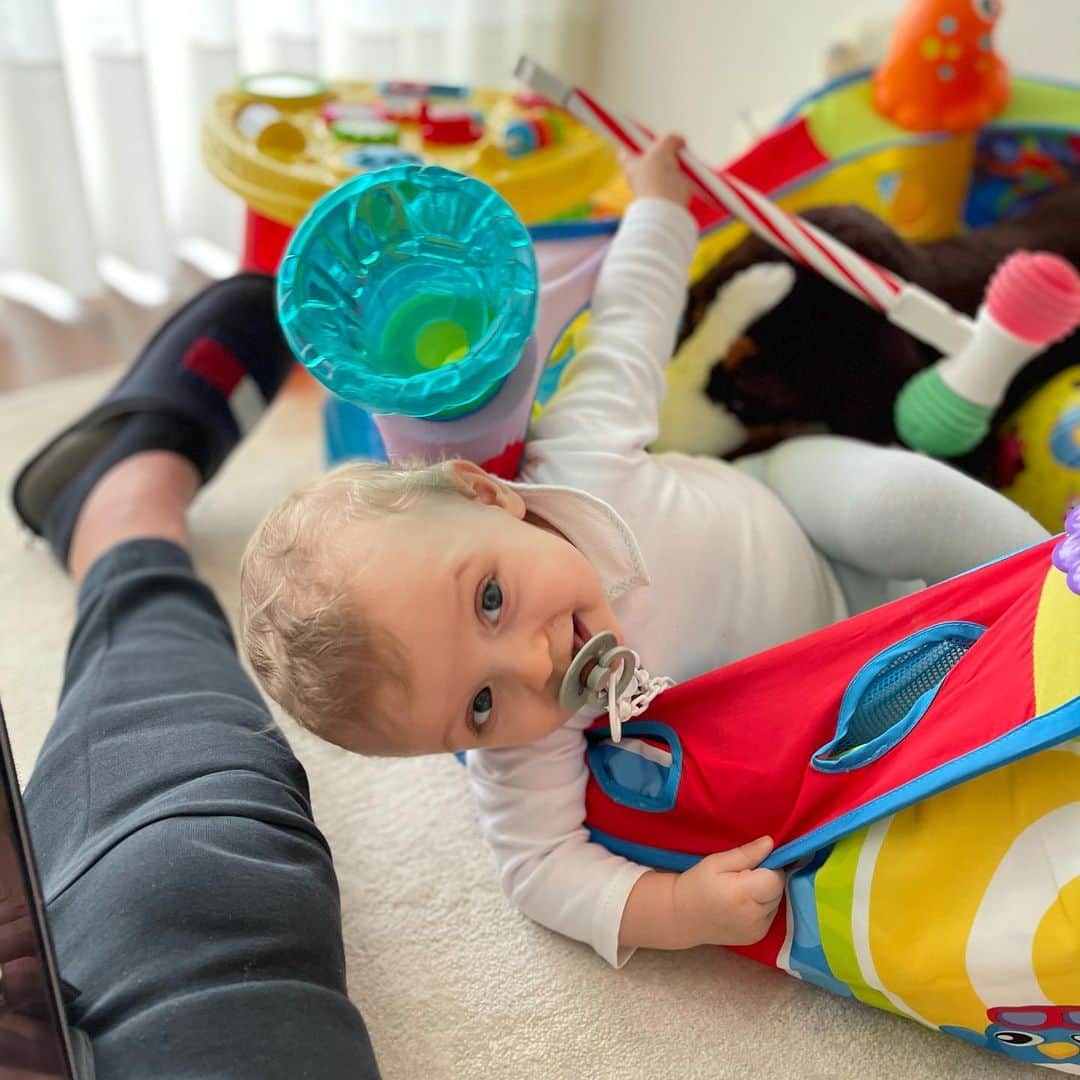 イヴォ・ピントのインスタグラム：「I’m feeling good 😎😎 #picoftheday #baby #fred」