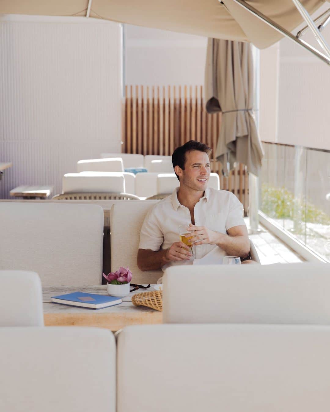 Prince Waikikiのインスタグラム：「Our Prince Waikiki Club Lounge is an exclusive experience for our guests stay in Club rooms. Featuring an outdoor terrace with direct ocean views, enjoy complimentary breakfast, afternoon snacks, evening hours d’oeuvres with beer and wine on tap. Visit the link in our bio and reserve now! #PrinceWaikiki」