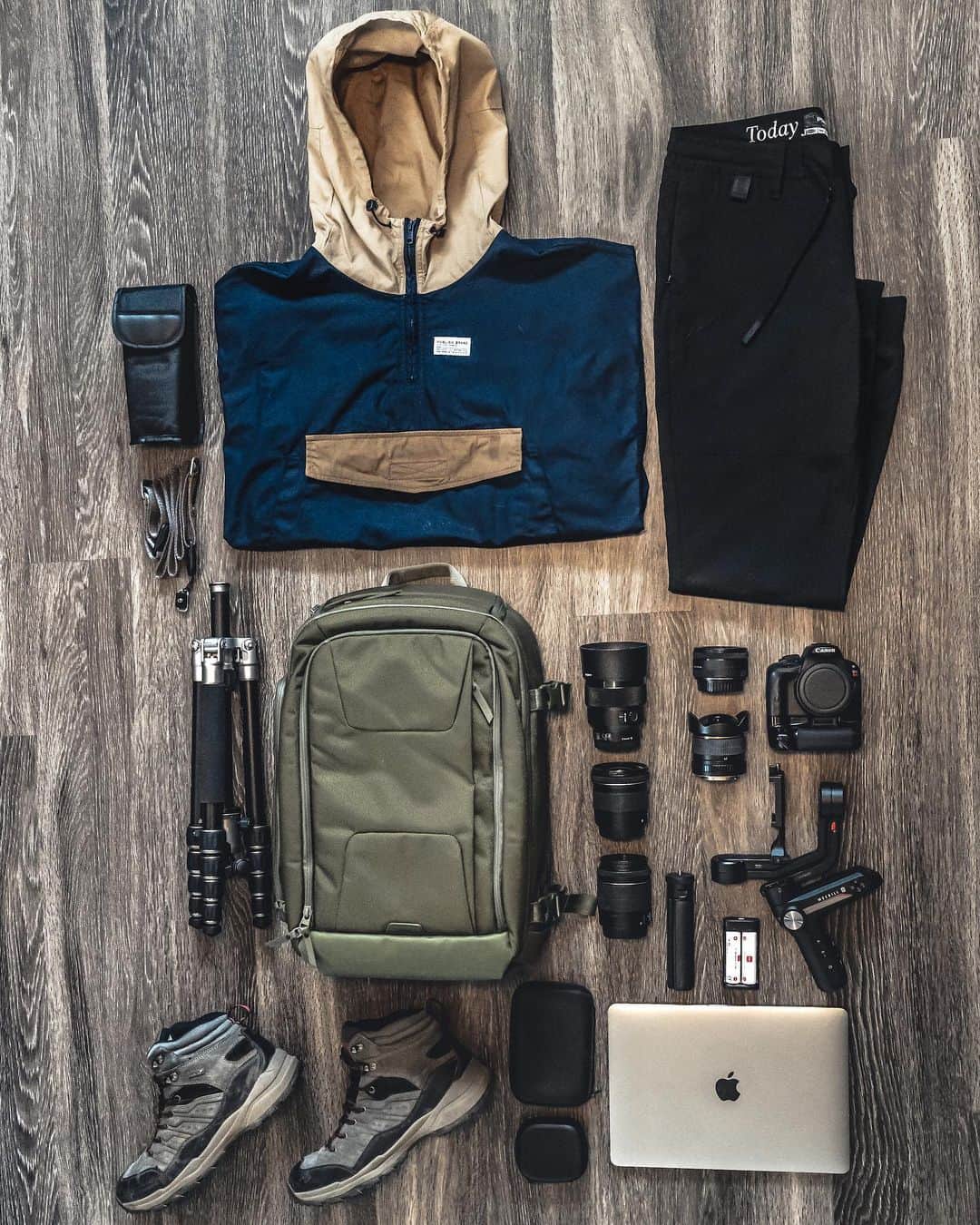 パブリッシュブランドのインスタグラム：「The perfect jogger pants for traveling are finally here. We wanted a pant that's comfortable, versatile, stylish, and most importantly low maintenance.  The polyester fabric is exceptionally lightweight, and the fabric wicks away moisture for comfortable use.  We added two hidden zipper pockets so you can zip up your phone, passport, wallet, etc.  Built-in drawstring cord so you don't need a belt.  The only jogger pants you need for the next 365 days.  Available in three colors (black, navy, and tan). 📸 @salvadorslens  . . . . #publishbrand #todayfortomorrow #legacy365 #travelaccessories #travelphotography」