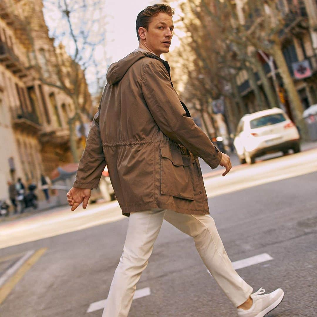 Massimo Duttiのインスタグラム：「MOMENTS | Comfort goes out on the street. Discover the collection in stores and massimodutti.com Thanks #HugoSazay #MassimoDutti #NewinDutti」