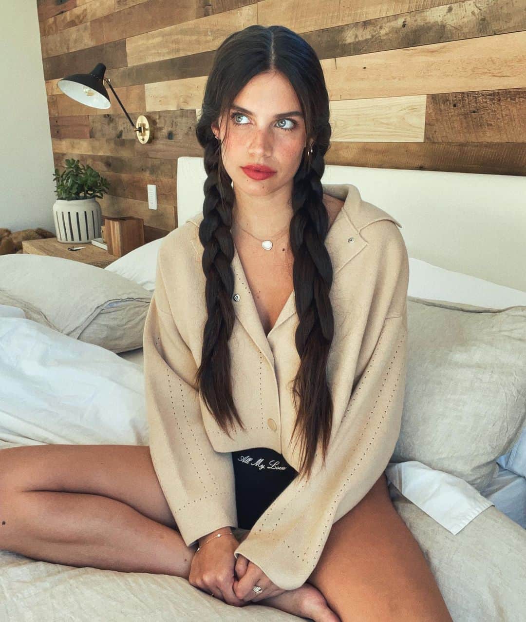 のインスタグラム：「All my Love ❤️  Ps: before you ask, lipstick is @armanibeauty lip maestro 501」