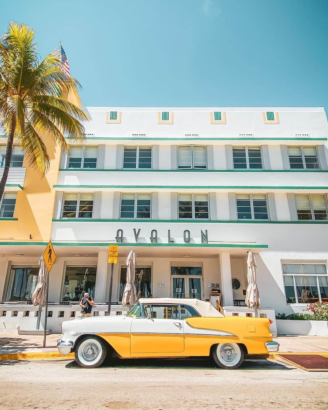 Visit The USAさんのインスタグラム写真 - (Visit The USAInstagram)「Art Deco architecture exploded on the scene in South Beach, Florida in the 1920s, and the vibrant colors still decorate the streets today! The Art Deco District in Miami can be explored by foot or even by trolly. Be sure to stop by the Avalon hotel for a picture with the classic yellow car! #VisitTheUSA 📸 : @sydchar57」2月26日 2時00分 - visittheusa