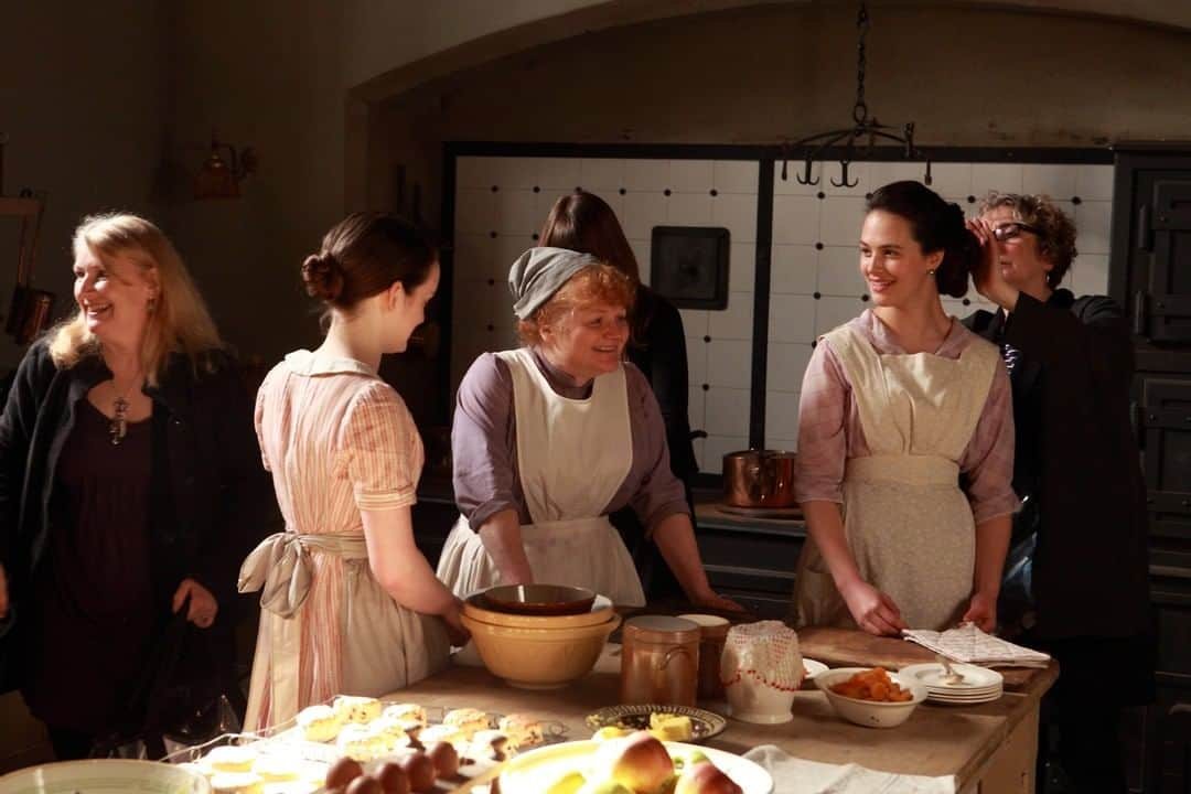 ダウントン・アビーさんのインスタグラム写真 - (ダウントン・アビーInstagram)「Some wonderful memories were made in this kitchen. #BehindTheScenes #Season2」2月26日 2時00分 - downtonabbey_official