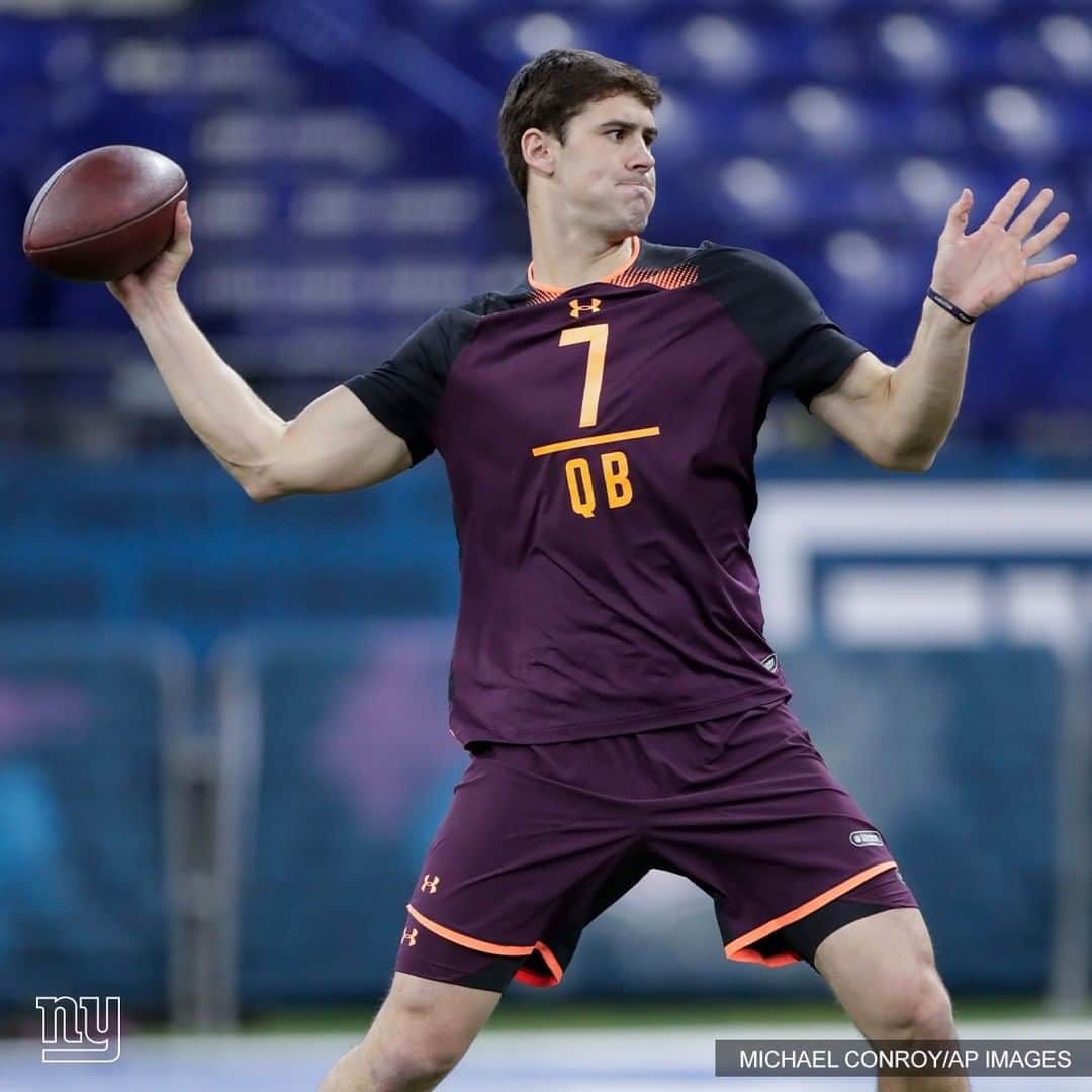 New York Giantsさんのインスタグラム写真 - (New York GiantsInstagram)「#TBT to our guys at the Combine 💨」2月26日 2時00分 - nygiants