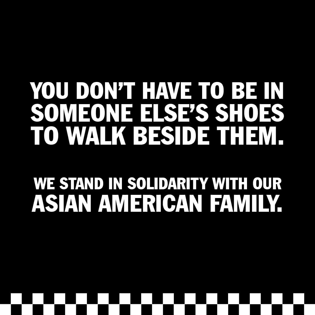 vansさんのインスタグラム写真 - (vansInstagram)「You don’t have to be in someone else’s shoes to walk beside them. We stand in solidarity with our Asian American family. #StopAsianHate」2月26日 2時00分 - vans