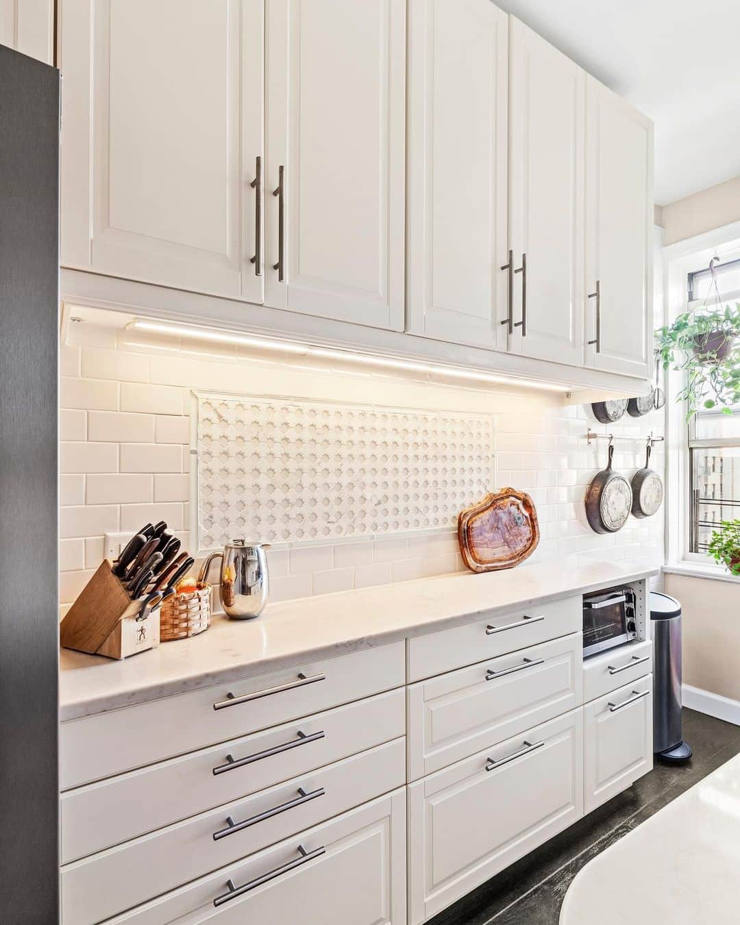 Sweeten Homeのインスタグラム：「For a family who loves to cook, it was important to maximize both floor and counter space in the kitchen. See how these renovators changed their kitchen layout to accommodate their needs in the link in our bio!」