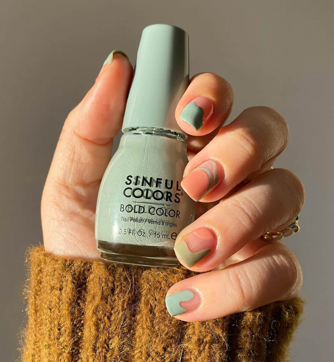 Soniaさんのインスタグラム写真 - (SoniaInstagram)「Ready for 𝘚𝘱𝘳𝘪𝘯𝘨🌸🍵 I used @sinfulcolors_official Essenchills Collection polishes in 𝘚𝘢𝘭𝘵 𝘉𝘢𝘵𝘩 𝘉𝘢𝘣𝘦, 𝘌𝘶𝘤𝘢𝘭𝘺𝘱𝘵𝘢𝘩𝘩𝘩 & 𝘚𝘰 𝘔𝘢𝘵𝘤𝘩𝘢 𝘉𝘦𝘵𝘵𝘦𝘳 to create this look. So in love with this color story🥰 And an added bonus is that the polishes are lightly scented to match the shade names which really sets the ✨chill vibes✨ - You can find the Essenchills collection @Target, check out my stories for the link. #sinfulcolorspartner #springnails」2月26日 2時08分 - badgirlnails