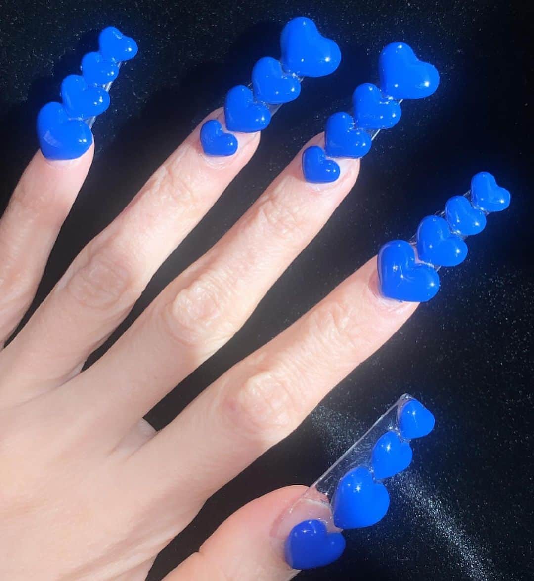 のインスタグラム：「BLUE HEARTs 💙BIRTHDAY DAY NAILS for myself💙♓️💙 #3Dgel」