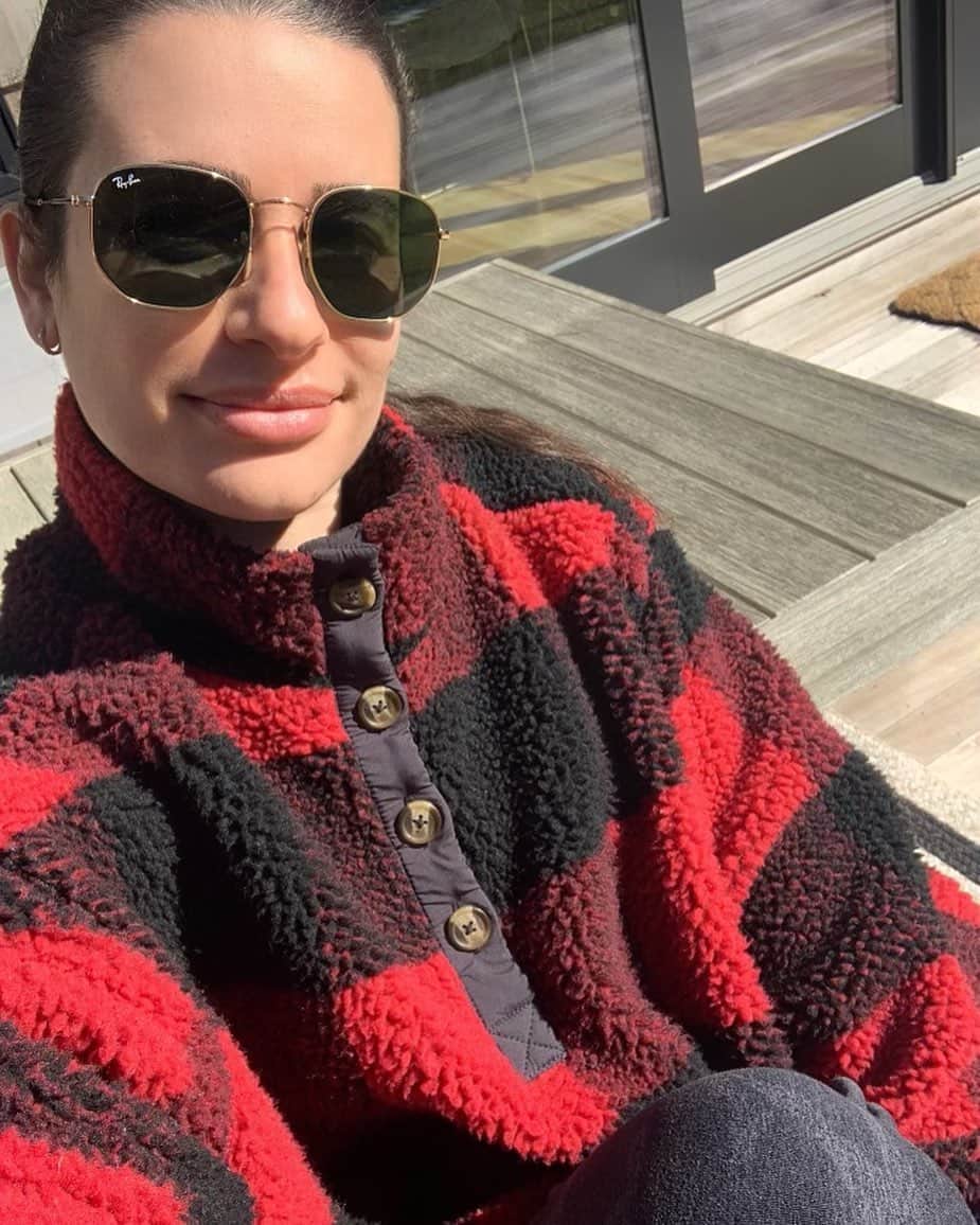 リア・ミシェルのインスタグラム：「Always grateful for a little sunshine ❤️」