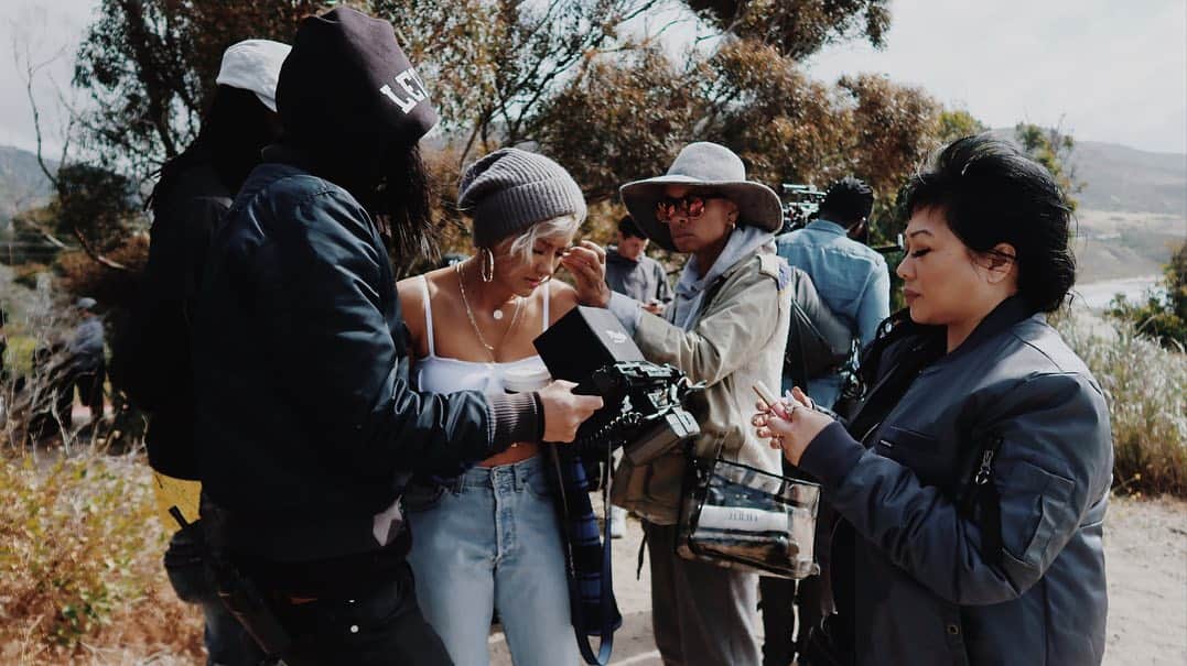 アグネス・モニカのインスタグラム：「It’s that time again 🤍😎 Can you guess which video i was workin on in all the slides? Which one is ur fave?  #AGNEZMO」
