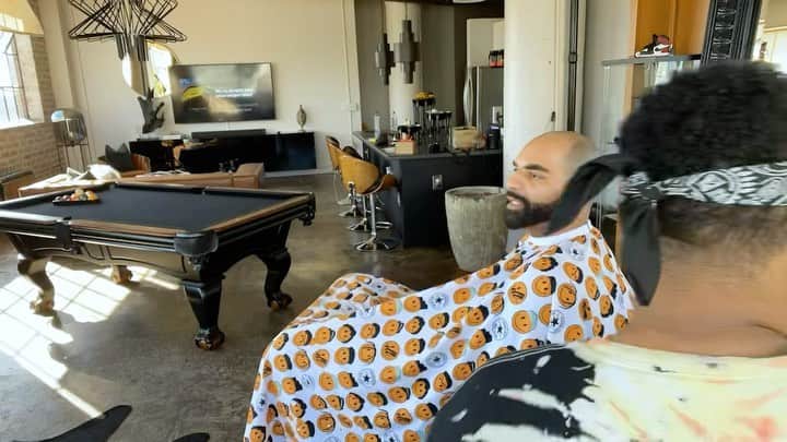 カルロス・ブーザーのインスタグラム：「Blessings To My Fam @laurenthelegend For Keeping Me Fresh In The A... Hit Her Up Whenever Ya’ll In Atl... #HOLDAT 🎥: @mitch.sayers」