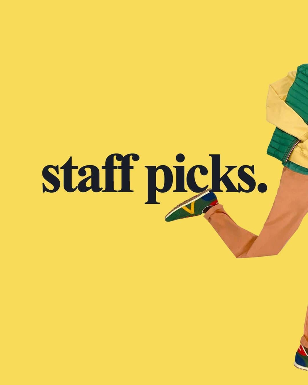 エルガンソのインスタグラム：「STAFF PICKS | Nuestros empleados nos cuentan cómo combinan el avance de temporada primavera/verano 2021 🌼☀️ ¡Desliza para verlos a todos! ¿Con qué look te quedas? #staffpickselganso #ss21collection     🧑🏼‍💻Carlos Aurensaz, Retail Manager:  ‘Cuando visito las tiendas para ver que toda la colección esté bien organizada, me gusta sorprender con looks nuevos y creativos ¡Pero siempre cómodo! Así soy yo...’   👱🏼‍♀️ Amaia Grande, Plaza Río employee:  ‘Me encanta crear looks unisex , no creo que una prenda tenga sólo un género. Además, ¡Me siento super sexy vistiéndolo!’   🧔🏻Fran Villegas, Málaga Store Manager: ‘¡Una tendencia icónica! No me quito esta Americana... tiene todo lo que busco: Es elegante, abrigada, y también lleva incluida una sudadera con capucha que le da rollo ¡No falla! ’   🕺🏻Toni Benlloch , ECI Pintor Sorolla employee: ‘La combinación de camisa y zapas siempre me ha gustado. No soy un chico muy atrevido, pero El Ganso me ha abierto un mundo de posibilidades! ’」