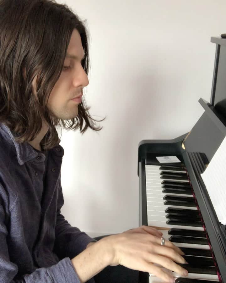 のインスタグラム：「create create create 🧠 Listened to two more episodes of Rick Rubin’s Broken Records podcast today. The Brandi Carlile and the Lenny Kravitz episode. Both brilliant. Highly recommend the Andre 3000 episode too. So great. Hope everyone’s good x」