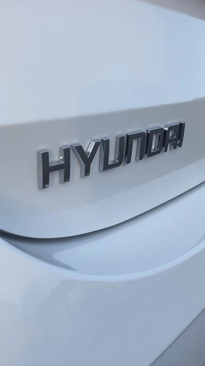 Sophia JUNKのインスタグラム：「Heute wurde mir der neue Hyundai i20 vom @autohaus_scherhag übergeben! Das Autohaus ist seit drei Jahren ein wundervoller Partner an meiner Seite und ermöglicht mir jeden Tag sicher, schnell und komfortable ins Training zu fahren! Das neue Modell überzeugt mit seinem sportlichen Design und vielen neuen technischen Details.  Ich bedanke mich herzlich bei Euch für Euer Vertrauen und die fantastische  Unterstützung 😊  Jetzt heißt es anschnallen und ab geht die Fahrt 🚗 #sponsored #sponsoring #autohausscherhag #hyndaii20 #werbung」