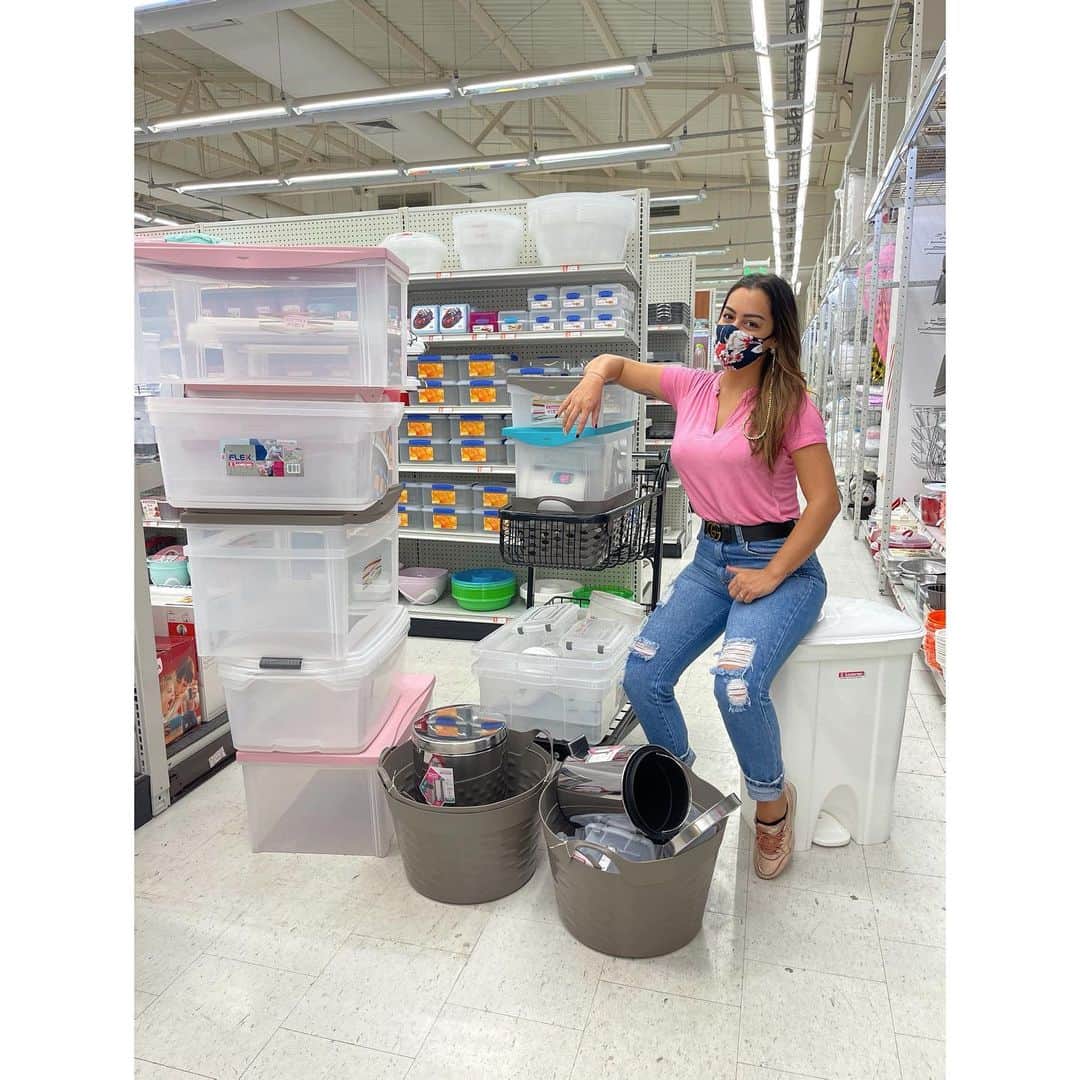 のインスタグラム：「Una de las cosas más prácticas de la vida son estos #organizadores para el hogar, son multi usos en mi caso estoy a full con los arreglos guardando cosas y para mi comodidad y que las cosas me duren y no ingrese la humedad...! Aquí voy a full con mis productos de @sanremooficial  Todos estos productos, lo pueden encontrar aquí en @ace.py  En diferentes tamaños, modelos con calidad única...  ya les iré mostrando videos de cómo lo dejamos y lo vamos arreglando....!」