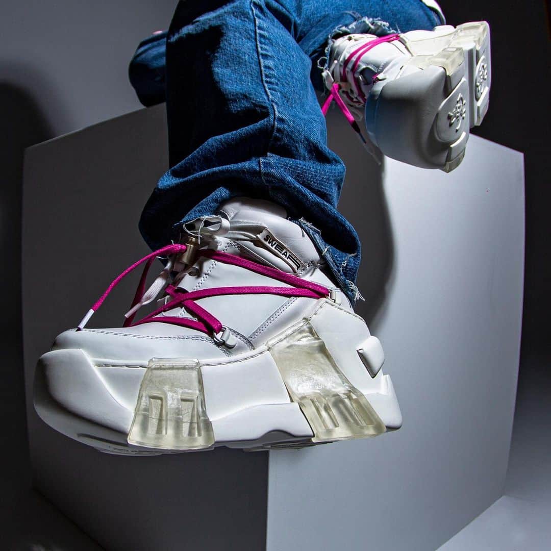 スウェアのインスタグラム：「The AMAZON platform boots are a remake of the infamous silhouette from the 90s. Find it available for men and women at Farfetch.com. #swearlondon⁠ ⁠⁠ ⁠⁠ ⁠Your made to order footwear will be ready to be shipped within 5 weeks.」