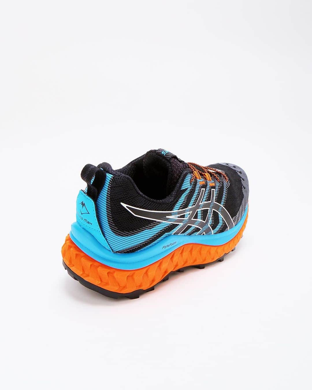 エルエヌシーシーのインスタグラム：「Step up and be a trailblazer.   ASICS’ Trabuco Max Sneakers, available now at LN-CC, are crafted from a technical mesh fabrication, featuring bonded overlay details, lace-up fastening, FLYTEFOAM™ technology cushioning and ASICSGRIP™ rubber sole. Available now. @asics_sportstyle」