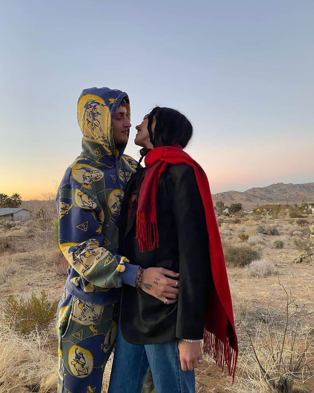 Blonde Saladさんのインスタグラム写真 - (Blonde SaladInstagram)「I miss traveling with...🥺 comment! #theblondesalad #mood #couples #bff pic by @dualipa」2月26日 3時12分 - theblondesalad