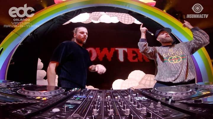 Showtekのインスタグラム：「NEW MUSIC ALERT “PUMPUM” OUT TOMORROW🔥🔥🔥 @sevenn   #edc #edcorlando #virtualreality #insomniac #insomniactv #insomniacevents #newmusic #newmusicalert #newmusicfriday #newmusiccomingsoon #edm #edmmusic #edmlifestyle #edmlovers #bigroom #bigroomhouse #bigroomhousemusic #slaphouse #festivalvibes #festival」