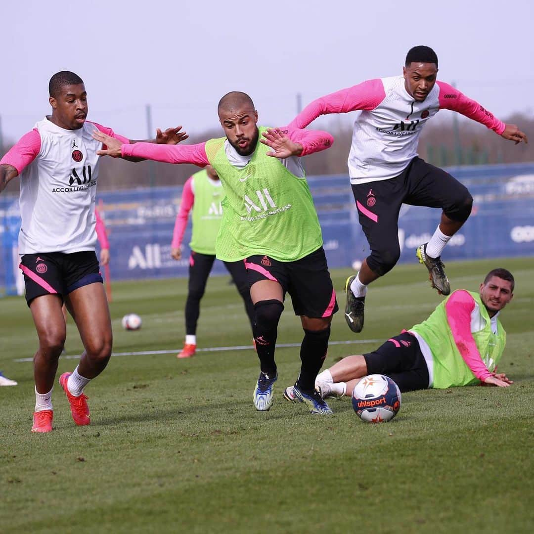 ラフィーニャさんのインスタグラム写真 - (ラフィーニャInstagram)「@psg 🔒#IciCestParis」2月26日 3時18分 - rafalcantara