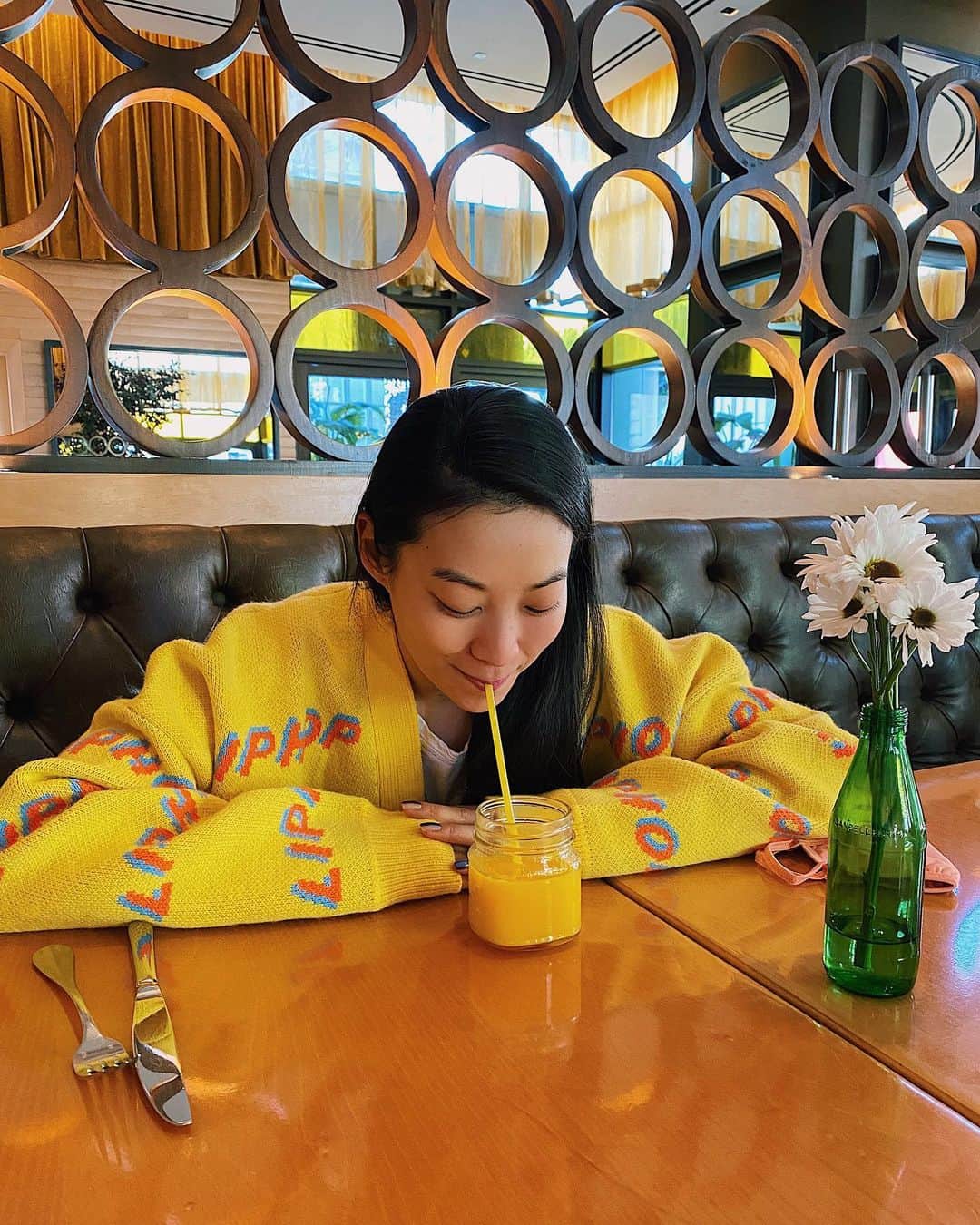 のインスタグラム：「My orange juice is yellow!! Just like me🐣🌼😉😅」
