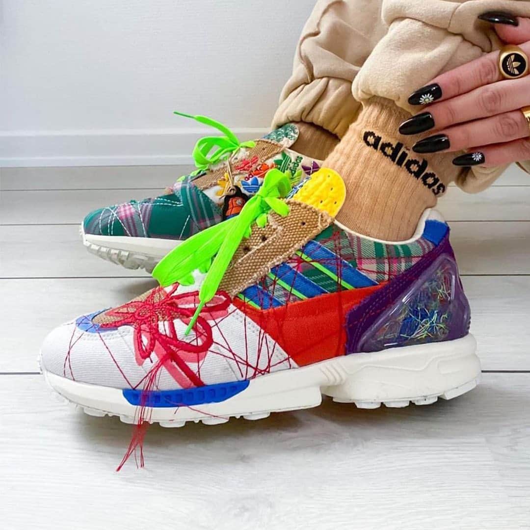 のインスタグラム：「@hypebeastkicks: Take an official look at @sean_wotherspoon's upcoming @adidas ZX 8000 SUPEREARTH. Uppers feature a plethora of textiles, ranging from earthy tones on the toebox and around the collar to plaid mudguards and tongues. Orange makes its presence felt on the heel and midfoot, with neon green gracing the laces. Wotherspoon’s signature can be found embroidered within the flowers on the lateral side while Trefoil logos are placed in abstract fashion on the medial. Pick up a pair on March 12 for $140 USD.⁠⁠ Photo: adidas」