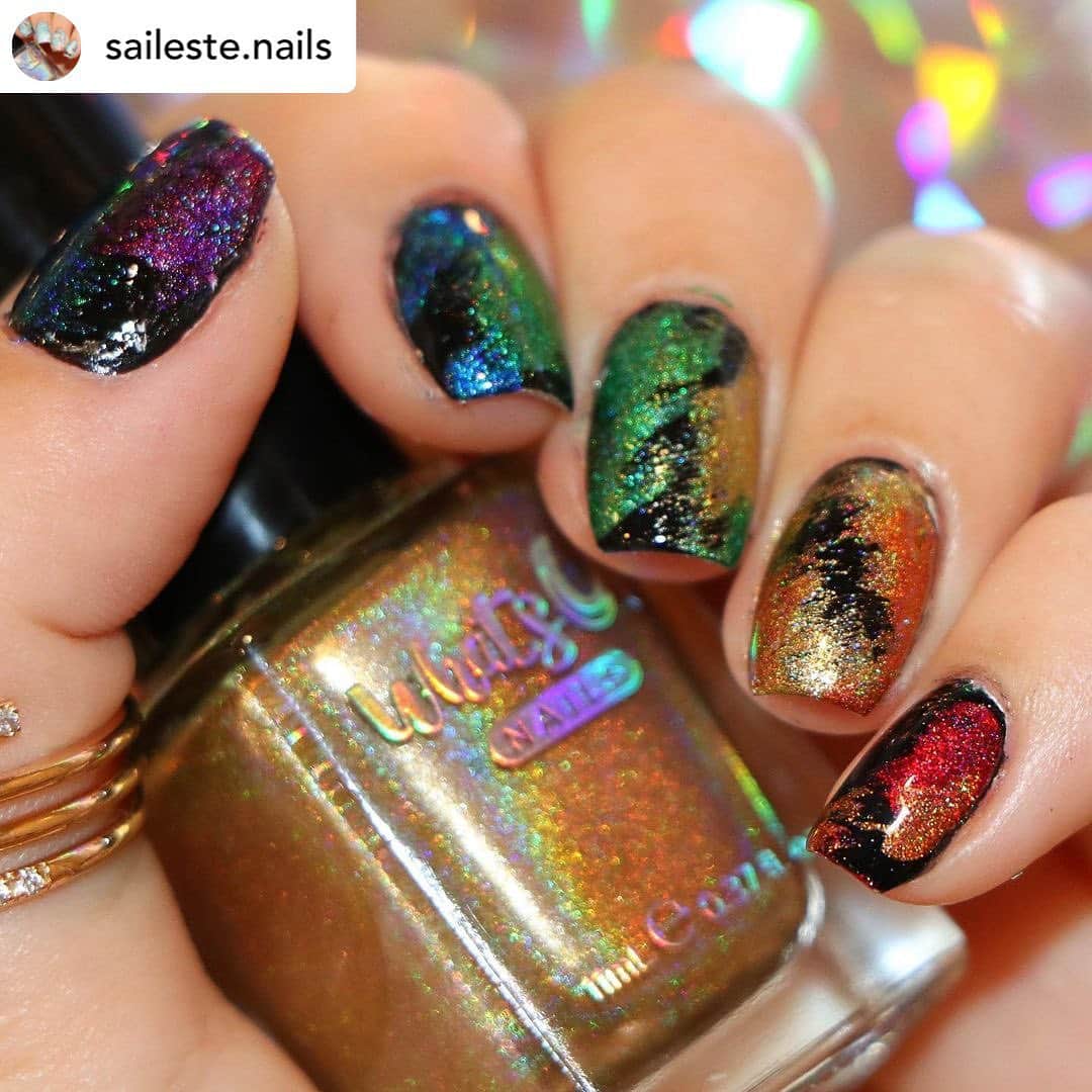 Nail Designsのインスタグラム：「Credit • @saileste.nails (PR)  ⭐️holy holo 🤩🤩🤩 i have to say, black normally isn’t my color, but i like the spice @whatsupnails added 🥰👌🏼 i haven’t posted a dry brush mani on this page in a longgg time, think pre-covid times. i forgot how much i love the simple design!! 💛 & even better, it’s got holoooo 🌈✨💿⭐️  . i do want to take a second to acknowledge @whatsupnails again for sending my their brushes, i’ve never had a REAL clean up brush so i’m so grateful they sent me one of theirs, you’ll never understand the importance of the REAL DEAL nail art tools until you try them. & theirs are fantastic! ❤️ ⭐️ - Red All Over by @whatsupnails  - Orange Drink by @holotaco  - Baby Karat by @whatsupnails  - Green Taffy by @holotaco  - Blue Freezie by @holotaco  - Magenta Jelly by @holotaco  - Go To by @loudlacquer  - Clean Up Brush by @whatsupnails  ⭐️  #drybrushing #nailart #nails #holotaco #nailvideos  #nailartist #nailartvideos #holographicnails #disneyland #whatsupnails #simpilynailoical  #nailclips #nailvideo #marblenailsart #trending #nailreview #tutorial #diy #nailtutorial  #inspirenailvids #nailtutorial #nailfeed #nailsclip #foryou #athstetic #rainbownails #nailspafeature #linearholo #turquoisenails #holonailpolish #hologradient」